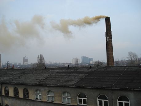 Dym zanieczyszczający powietrze, fot by Jerzy, public domain