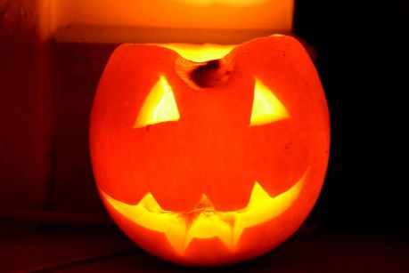 Halloween,_Sanok_am_2013-10-31, <br><small> fot. By Silar (Own work) [CC BY-SA 3.0 (httpcreativecommons.orglicensesby-sa3.0)], via Wikimedia Commons